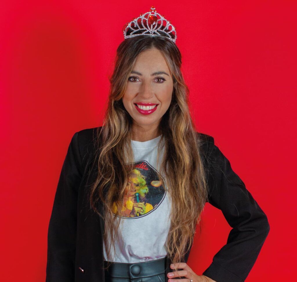 Elena coronada con el pack supremo de redes sociales Contundente
