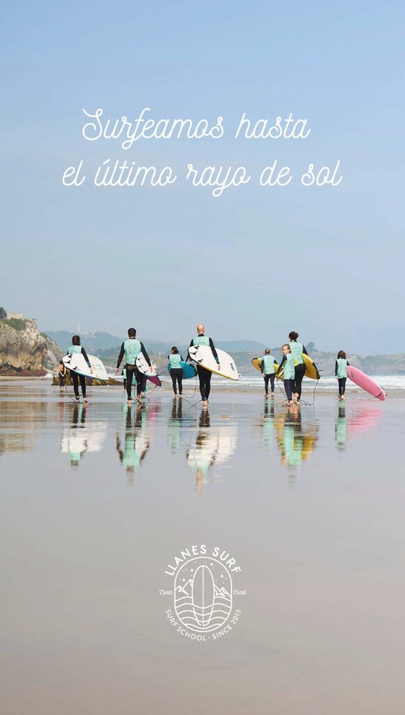Highlight y storie de instagram de llanes surf school, varios surfistas paseando por la playa