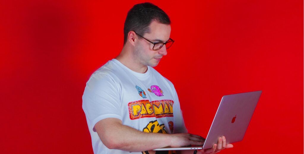 Joaquin creando textos optimizados de SEO y AEO