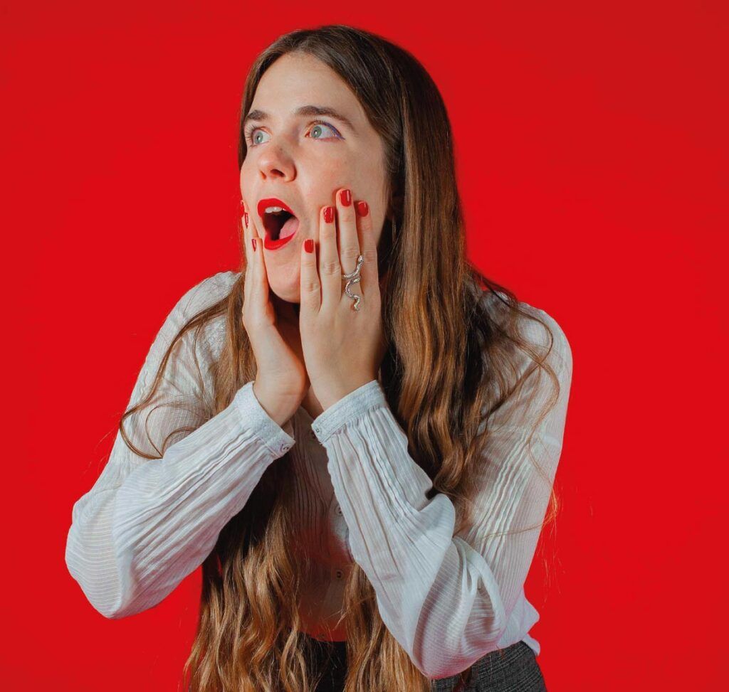 Ana sorprendida de los packs tan estupendos de diseño de páginas web de la Agencia Contundente
